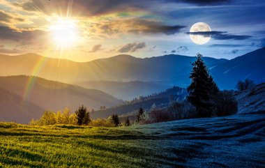 Bahar ekinoksunda güzel bir kır manzarası. Gündüz ve gece zaman kavramını değiştirir. Alacakaranlıkta güneş ve ay olan dağlık kırsal alanda yeşil çimenli yamaçlar. Uyum ve ilerleme takvimi