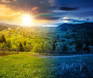 Gündüz ve gece zaman kavramını değiştirir. Dağlarda güneş ve ay olan ahşap çitler. İlkbaharda alp kırsalında. ikilik ve geçiş şablonu