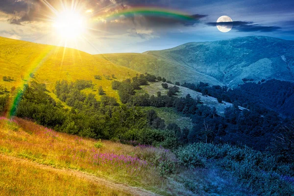 Yazın güzel dağ manzarası. Gündüz ve gece zaman kavramını değiştirir. Alacakaranlıkta güneşi ve ayı olan yeşil çimenli tepelerin manzarası. Astroloji duvar kağıdı