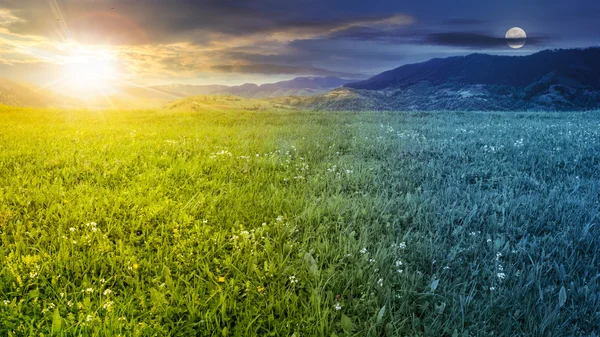 Prairie d'herbe fraîche près des montagnes jour et nuit — Photo