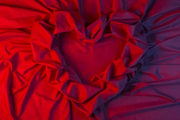 Coeur carte d'amour de tissu rouge — Photo