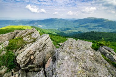 taşlar Vadisi Dağ sunrise, tepesinde