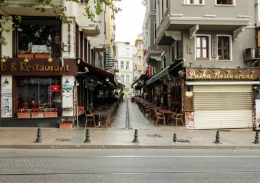 Divan Yolu Caddesi üzerinde Türk lokantaları