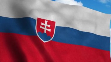 Rüzgarda dalgalanan Slovakya bayrağı, mavi gökyüzü arka planı. 4K