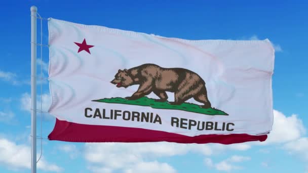 Σημαία Καλιφόρνιας κυματίζει στον άνεμο, μπλε φόντο του ουρανού. 4K — Αρχείο Βίντεο