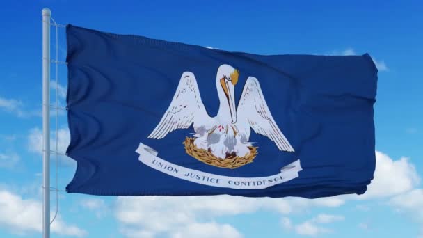 Drapeau de la Louisiane sur un mât de drapeau agitant dans le vent, fond bleu ciel. 4K — Video