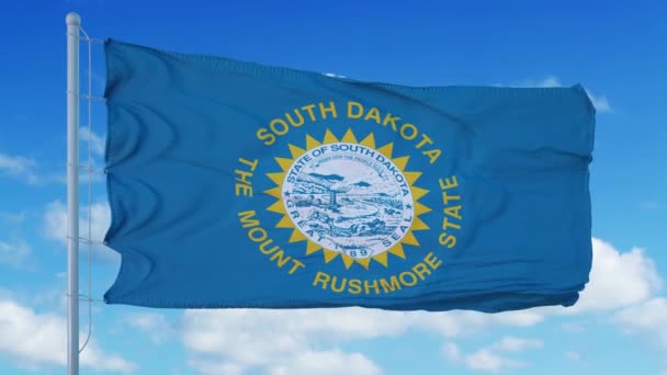 South Dakota vlag op een vlaggenmast zwaaiend in de wind, blauwe lucht achtergrond. 4K — Stockvideo