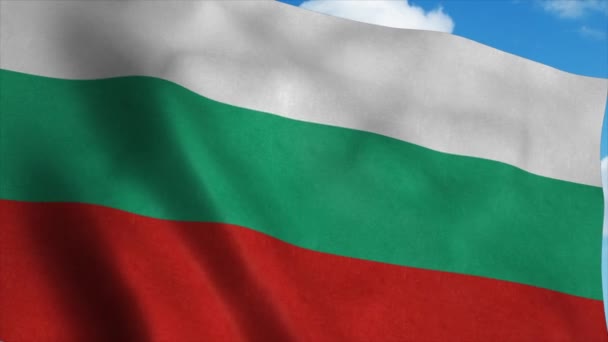 Bulgaria mengibarkan bendera dalam angin, langit biru latar belakang. 4K — Stok Video