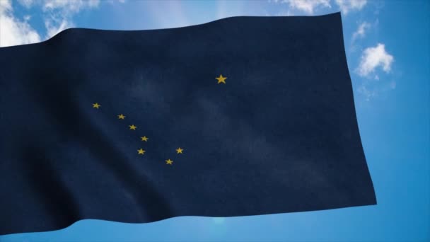 알래스카의 깃발이 바람에 흔들리고, 푸른 하늘이 배경을 이루고 있습니다. 4K — 비디오