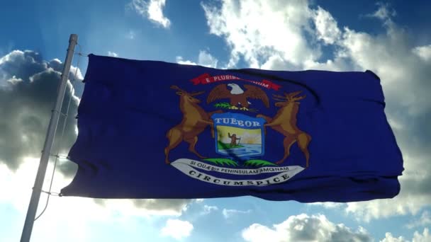 ธงมิชิแกนบนเสาธงคลื่นในลม พื้นหลังฟ้าสีฟ้า 4K — วีดีโอสต็อก