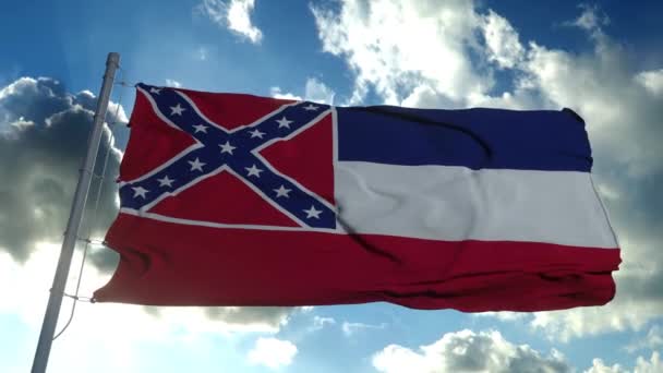 Bandeira do Mississippi num mastro acenando ao vento, fundo azul do céu. 4K — Vídeo de Stock