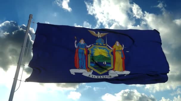 ธงนิวยอร์กบนเสาธงโบกมือในสายลม พื้นหลังฟ้าสีฟ้า 4K — วีดีโอสต็อก
