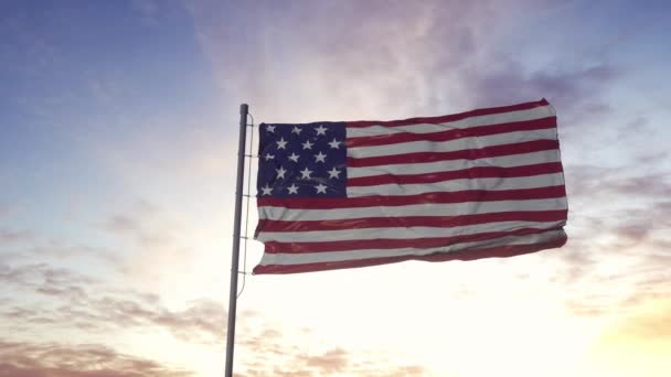 Bandera de Estados Unidos ondeando en el viento en 4K cámara lenta 60fps — Vídeos de Stock