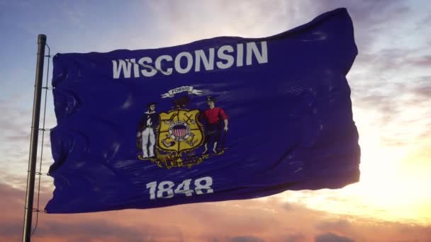 Flaga Wisconsin macha na wietrze przeciwko głębokiemu, pięknemu niebu o zachodzie słońca — Wideo stockowe