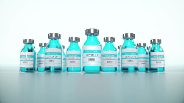 実験室のテーブルの上でアンプルのコロナウイルスワクチン｜青の背景 — ストック動画