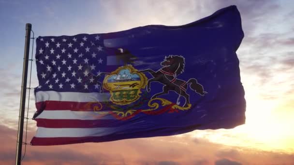 Bandera de Pennsylvania y Estados Unidos en asta de bandera. Estados Unidos y Pensilvania Bandera mixta ondeando con viento — Vídeo de stock