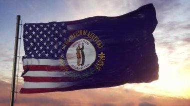 Bayrak direğinde Kentucky ve ABD bayrağı. ABD ve Kentucky Karışık Bayrağı rüzgarda dalgalanıyor