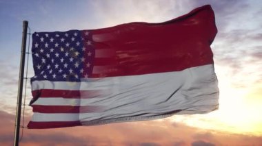 Bayrak direğinde Kuzey Carolina ve ABD bayrağı. ABD ve Kuzey Carolina Karışık Bayrağı rüzgarda dalgalanıyor