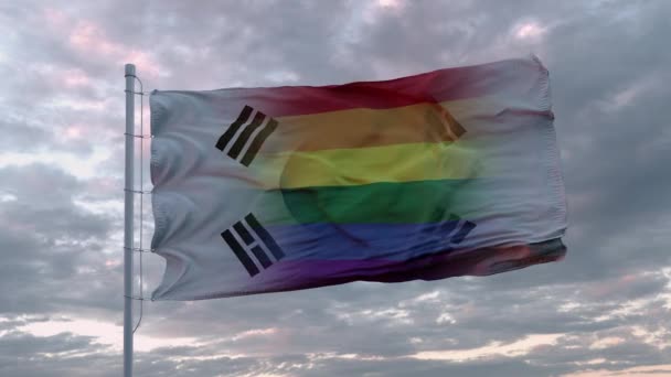 Ondeando la bandera del estado de Corea del Sur y el fondo de la bandera del arco iris LGBT — Vídeos de Stock