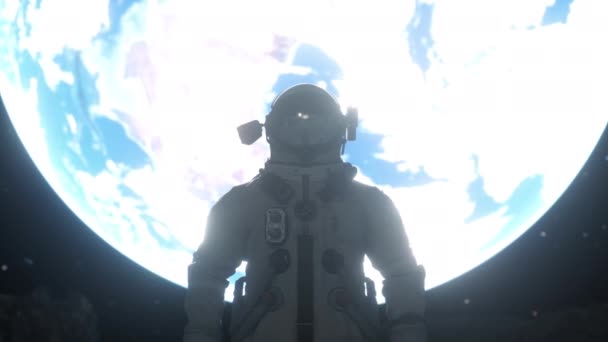 Einsamer Astronaut steht auf der Oberfläche des Mondes vor dem Hintergrund des Planeten Erde — Stockvideo