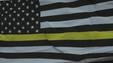 İnce Sarı Hat Amerikan Bayrağı. Amerikan Sevk Memurları, Güvenlik Görevlileri ve Kayıp Önleme 'yi onurlandırmak ve saygı göstermek için bir işaret.