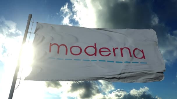 MOSCOW, RUSSIA, มิถุนายน 2021: ธงขาวที่มีโลโก้ Moderna เคลื่อนไหวในลม Moderna เป็น บริษัท เภสัชกรรมอเมริกันที่ได้ผลิตวัคซีนสําหรับไวรัสโคโรนาโควิด-19 — วีดีโอสต็อก