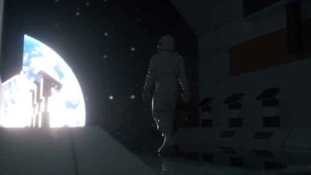 Fütürist uzay gemisinde yürüyen astronot, bilim kurgu mekiği koridorunda. Teknoloji ve gelecek kavramı — Stok video