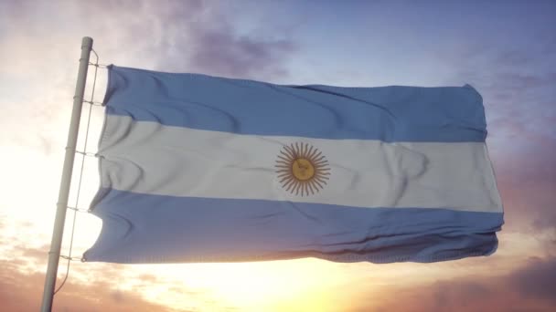 Vlag van Argentinië zwaaiend in de wind, hemel en zon achtergrond — Stockvideo