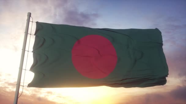 Vlag van Bangladesh zwaaiend in de wind, lucht en zon achtergrond — Stockvideo