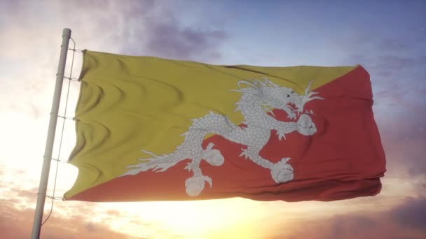 Vlag van Bhutan zwaaiend in de wind, hemel en zon achtergrond — Stockvideo