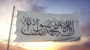 Taliban bayrağı rüzgarda, gökyüzünde ve güneş arka planında dalgalanıyor