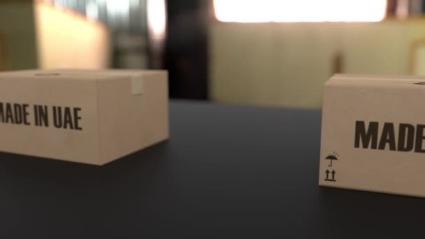 Коробки с текстом MADE IN UAE на конвейере. Объединенные Арабские Эмираты товаров, связанных с петлевой 3D анимации — стоковое видео