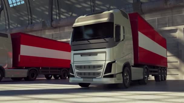 Vrachtwagens met Oostenrijkse vlag. Vrachtwagens uit Oostenrijk laden of lossen in magazijndok — Stockvideo
