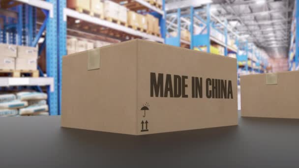 Κουτιά με κείμενο MADE IN CHINA στον μεταφορέα. Κινέζικα αγαθά που σχετίζονται με loopable 3D animation — Αρχείο Βίντεο