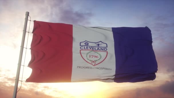 Flagga Cleveland, staden Ohio vinka i vinden, himmel och sol bakgrund — Stockvideo