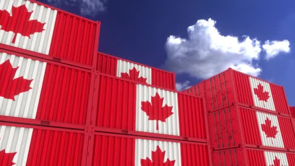 Canada vlaggencontainers bevinden zich bij de containerterminal. Canada begrip uitvoer of invoer, 4K — Stockvideo