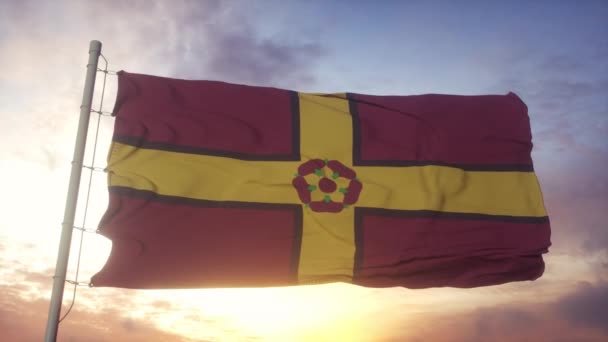 Σημαία Northamptonshire, Αγγλία, κυματίζει στον άνεμο, τον ουρανό και τον ήλιο φόντο — Αρχείο Βίντεο