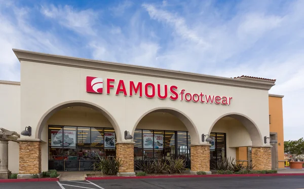 Famous Footwear Store Exterior — Stock Photo, Image