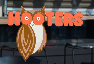 Hooters Restoran dış ve logosu