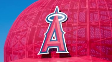 Anaheim giriş melek Stadyumu'nda ikonik büyük boyutlu beyzbol şapkası