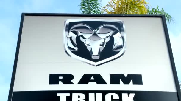 Señal y logotipo del camión Dodge Ram — Vídeo de stock