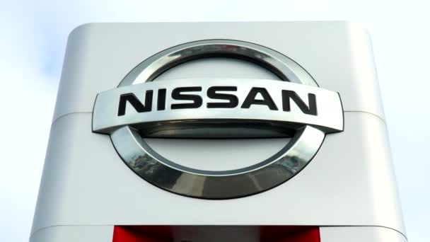 Nissan Motors Automobile Dealership Sign — Videoclip de stoc