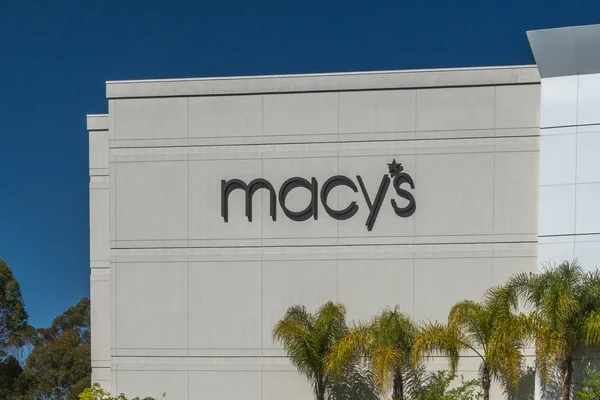 Macy's Department Store na zewnątrz i Logo — Zdjęcie stockowe