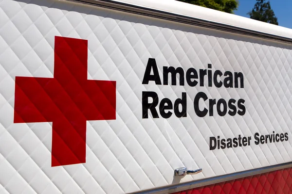 अमेरिकी रेड क्रॉस आपदा सेवा वाहन और लोगो — स्टॉक फ़ोटो, इमेज