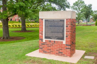 Oklahoma Eyalet Üniversitesi'nde resmi bahçeleri