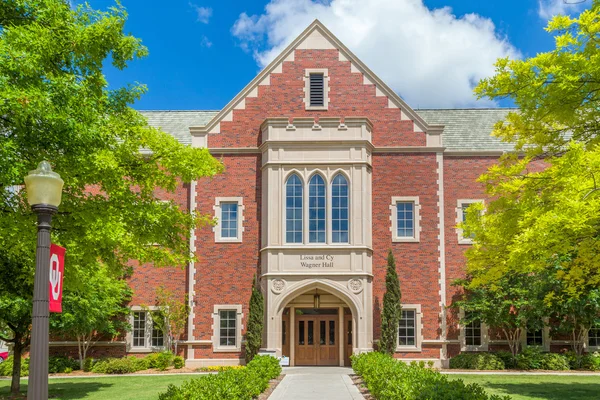 Lissa and Cy Wagner Hall — Stock Photo, Image