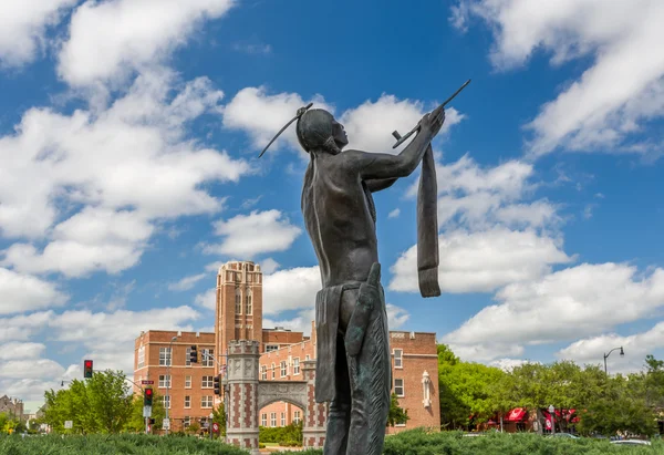 Kunnen We vrede hebben bronzen standbeeld aan de Universiteit van Oklahoma — Stockfoto