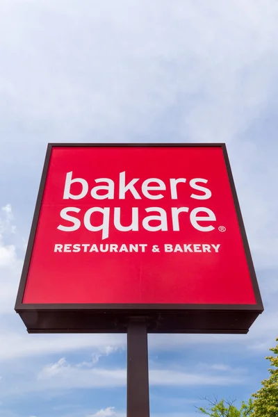 Bagare Square restaurang och tecken — Stockfoto
