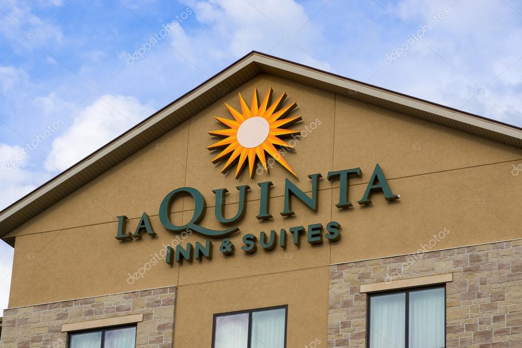SOUIX FALLS, SD/USA - AUGUST 15, 2016: La Quinta Inn and Suites exterior and logo. La Quinta Inns & Suites is a chain of limited service hotels.