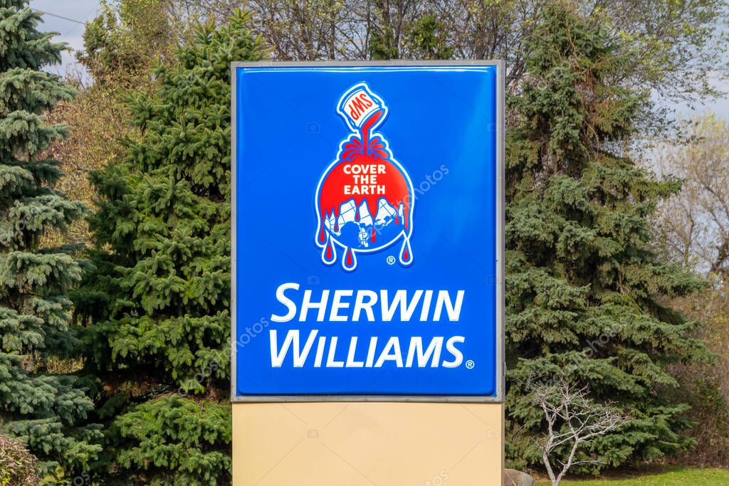 MINNEAPOLIS, MN/USA - OCTOBER 31, 2020: Sherwin-Williams retail store sign and trademark logo.